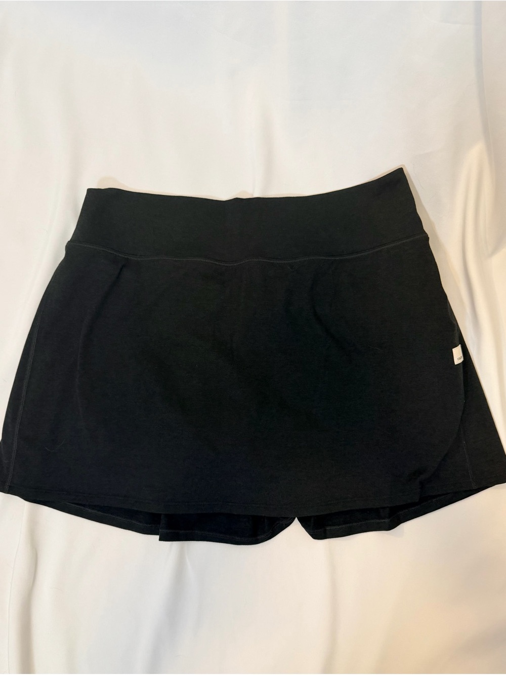 Vuori Halo Skort with Back Pleats. Black Heather